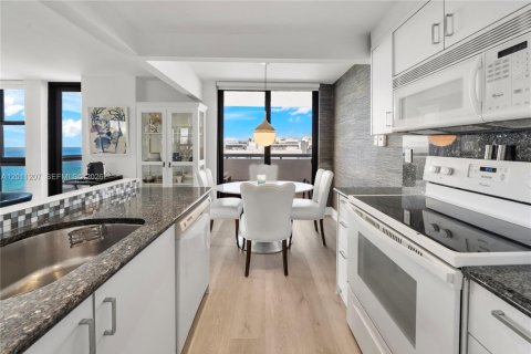 Condo in Miami Beach, Florida, 1 bedroom  № 2076586 - photo 24