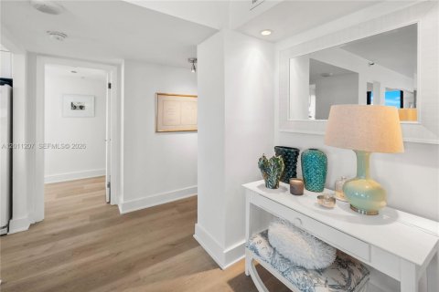 Condo in Miami Beach, Florida, 1 bedroom  № 2076586 - photo 29