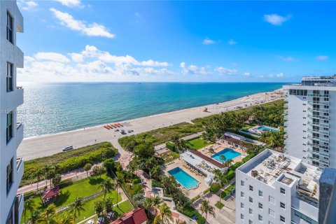 Condo in Miami Beach, Florida, 1 bedroom  № 2076586 - photo 11