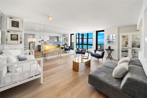 Condo in Miami Beach, Florida, 1 bedroom  № 2076586