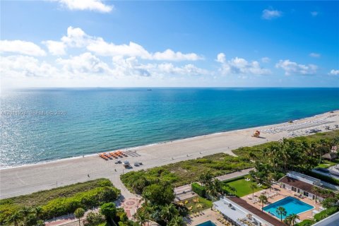 Condo in Miami Beach, Florida, 1 bedroom  № 2076586 - photo 13