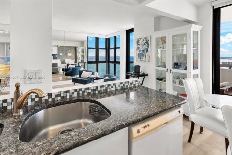 Condo in Miami Beach, Florida, 1 bedroom  № 2076586 - photo 25