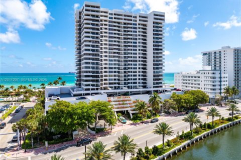 Condo in Miami Beach, Florida, 1 bedroom  № 2076586 - photo 4
