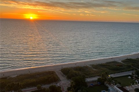 Condo in Miami Beach, Florida, 1 bedroom  № 2076586 - photo 12