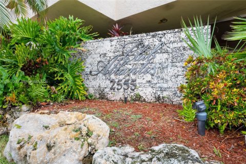 Condo in Miami Beach, Florida, 1 bedroom  № 2076586 - photo 3