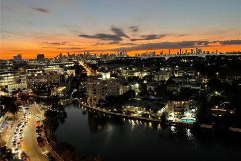 Condo in Miami Beach, Florida, 1 bedroom  № 2076586 - photo 17