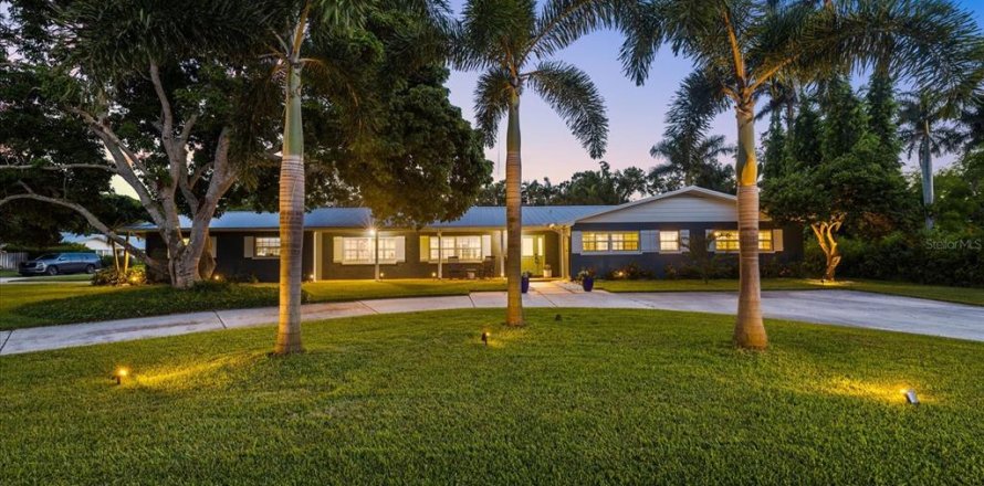 Casa en Bradenton, Florida 5 dormitorios, 287.07 m2 № 1855663
