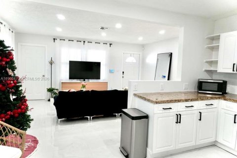 Villa ou maison à vendre à Fort Lauderdale, Floride: 4 chambres, 122.91 m2 № 2023284 - photo 4