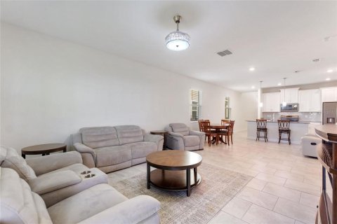 House in Davenport, Florida 3 bedrooms, 181.16 sq.m. № 1880797 - photo 12