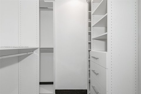 Condominio en alquiler en Miami Beach, Florida, 1 dormitorio, 89.19 m2 № 1726732 - foto 12