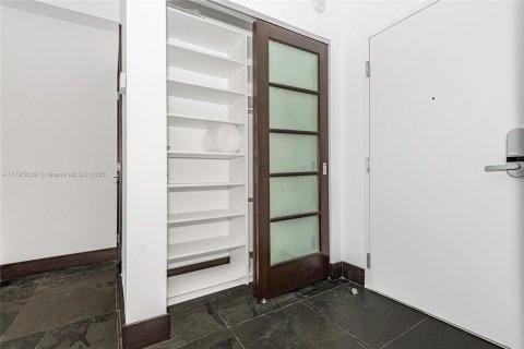 Condominio en alquiler en Miami Beach, Florida, 1 dormitorio, 89.19 m2 № 1726732 - foto 27