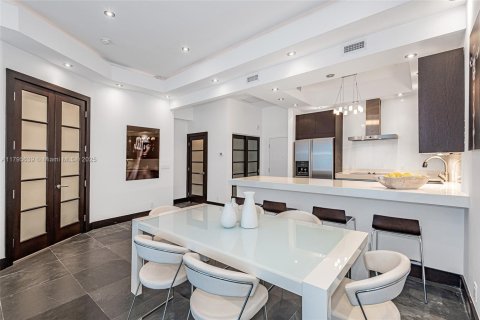 Condominio en alquiler en Miami Beach, Florida, 1 dormitorio, 89.19 m2 № 1726732 - foto 24