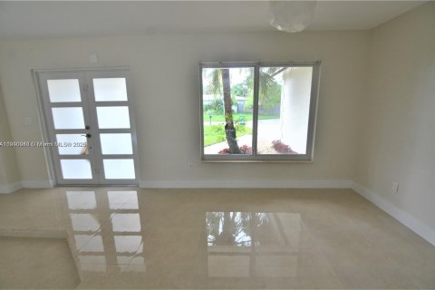 House in Miami, Florida 3 bedrooms, 161.74 sq.m. № 1952639 - photo 9