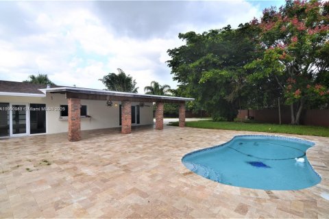House in Miami, Florida 3 bedrooms, 161.74 sq.m. № 1952639 - photo 1