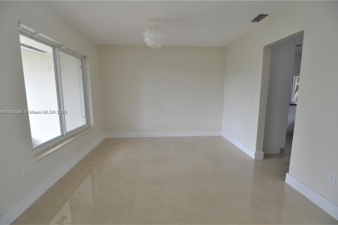House in Miami, Florida 3 bedrooms, 161.74 sq.m. № 1952639 - photo 18
