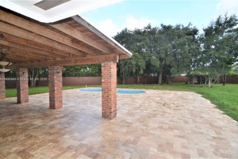 House in Miami, Florida 3 bedrooms, 161.74 sq.m. № 1952639 - photo 20