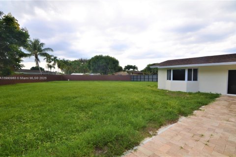 House in Miami, Florida 3 bedrooms, 161.74 sq.m. № 1952639 - photo 22