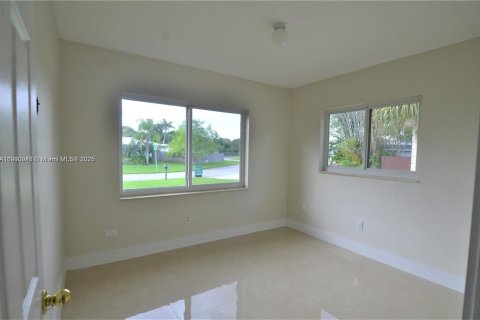 House in Miami, Florida 3 bedrooms, 161.74 sq.m. № 1952639 - photo 10