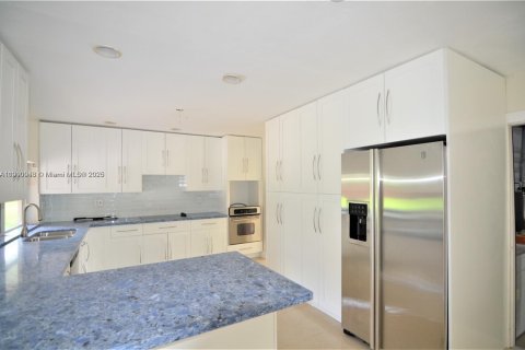 House in Miami, Florida 3 bedrooms, 161.74 sq.m. № 1952639 - photo 8