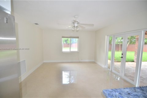 House in Miami, Florida 3 bedrooms, 161.74 sq.m. № 1952639 - photo 7
