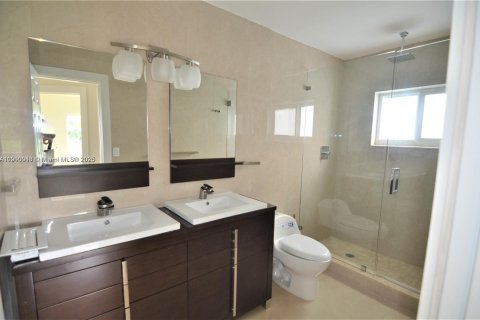 House in Miami, Florida 3 bedrooms, 161.74 sq.m. № 1952639 - photo 12