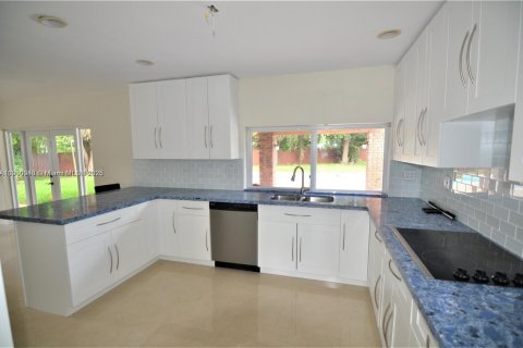 House in Miami, Florida 3 bedrooms, 161.74 sq.m. № 1952639 - photo 5