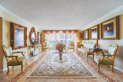 Condo in Hollywood, Florida, 2 bedrooms  № 1823822 - photo 5