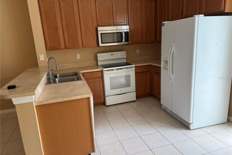 Touwnhouse à louer à Tampa, Floride: 2 chambres, 112.97 m2 № 2234800 - photo 5