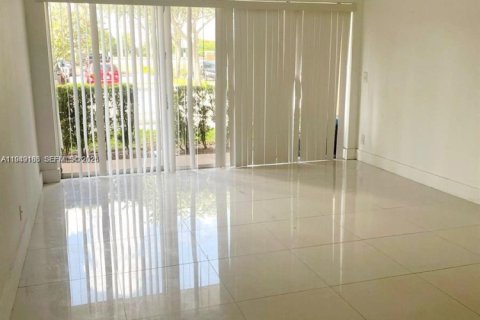 Condominio en venta en Coral Springs, Florida, 3 dormitorios, 108.32 m2 № 2153014 - foto 10
