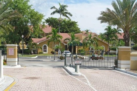 Condominio en Coral Springs, Florida, 3 dormitorios  № 2153014