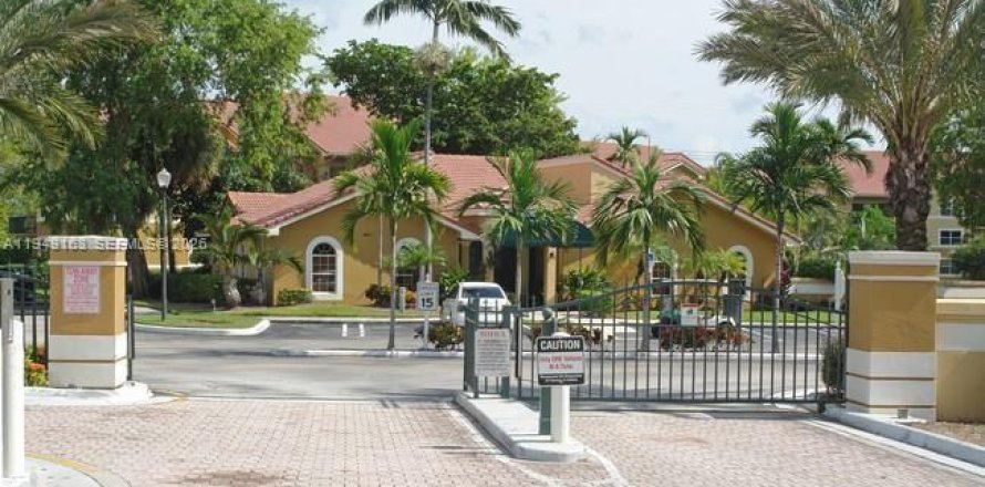Condominio en Coral Springs, Florida, 3 dormitorios № 2153014