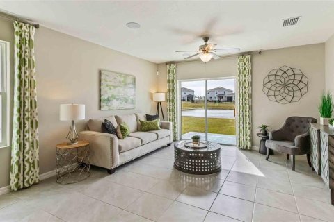 House in Zephyrhills, Florida 5 bedrooms, 227.89 sq.m. № 1789238 - photo 6