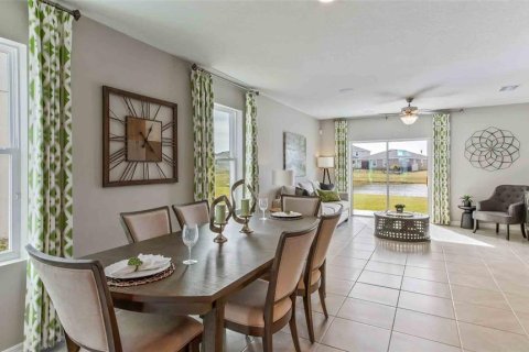House in Zephyrhills, Florida 5 bedrooms, 227.89 sq.m. № 1789238 - photo 7