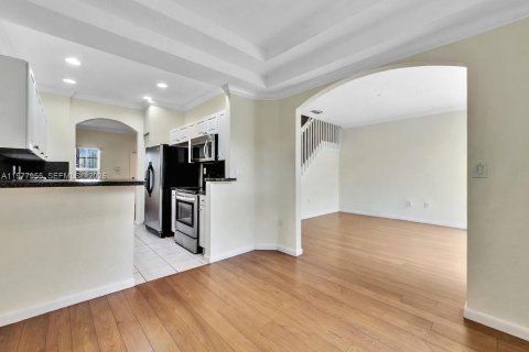 Townhouse in Pembroke Pines, Florida 3 bedrooms, 133.97 sq.m. № 2045332 - photo 4