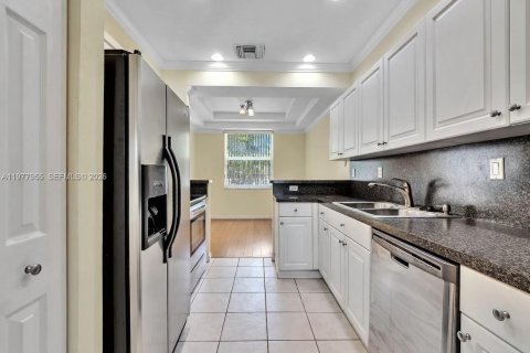 Townhouse in Pembroke Pines, Florida 3 bedrooms, 133.97 sq.m. № 2045332 - photo 3