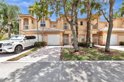 Townhouse in Pembroke Pines, Florida 3 bedrooms, 133.97 sq.m. № 2045332 - photo 2