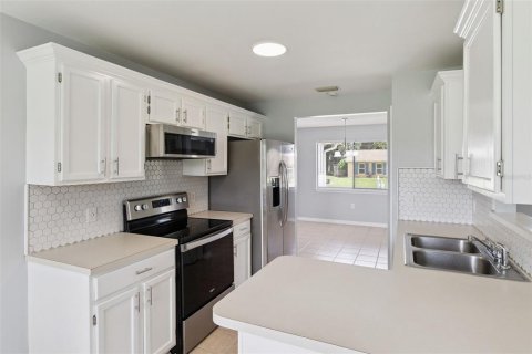 Villa ou maison à vendre à Palm Bay, Floride: 3 chambres, 136.1 m2 № 2216380 - photo 7