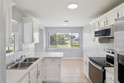 Villa ou maison à vendre à Palm Bay, Floride: 3 chambres, 136.1 m2 № 2216380 - photo 5