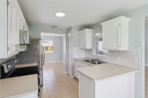 Villa ou maison à vendre à Palm Bay, Floride: 3 chambres, 136.1 m2 № 2216380 - photo 6