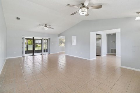 Villa ou maison à vendre à Palm Bay, Floride: 3 chambres, 136.1 m2 № 2216380 - photo 2