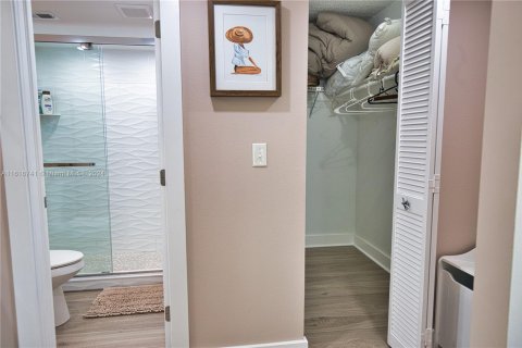 Condo in Englewood, Florida, 2 bedrooms  № 1703628 - photo 18