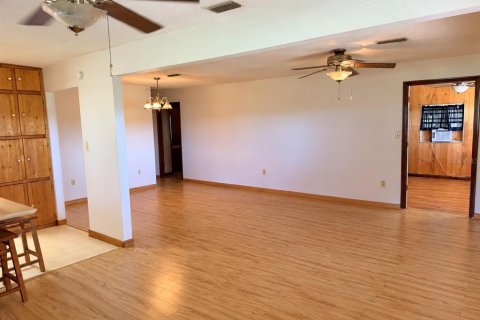 Villa ou maison à vendre à Chiefland, Floride: 3 chambres, 126.35 m2 № 2425792 - photo 3
