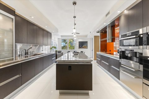 Condominio en venta en Miami Beach, Florida, 4 dormitorios, 379.6 m2 № 1868196 - foto 14