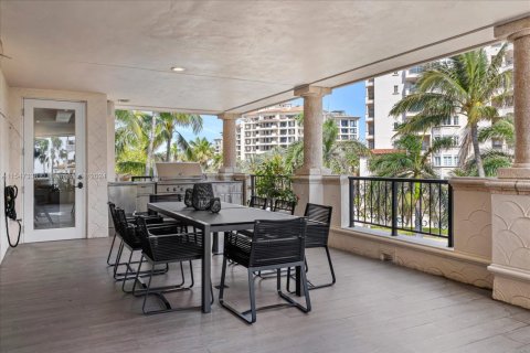 Condominio en venta en Miami Beach, Florida, 4 dormitorios, 379.6 m2 № 1868196 - foto 21