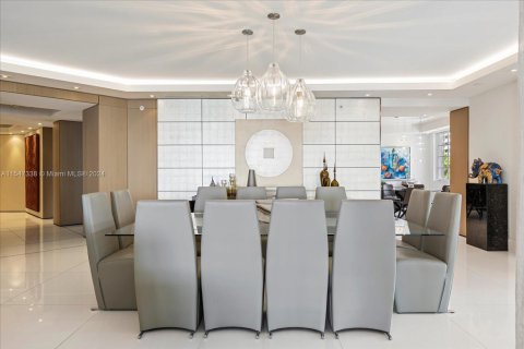 Condominio en venta en Miami Beach, Florida, 4 dormitorios, 379.6 m2 № 1868196 - foto 12