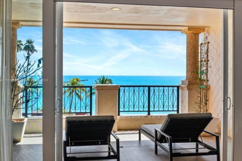 Condominio en venta en Miami Beach, Florida, 4 dormitorios, 379.6 m2 № 1868196 - foto 24