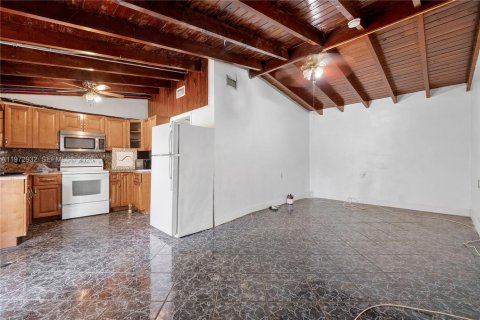 Commercial property in Miami, Florida 248.05 sq.m. № 2041136 - photo 7