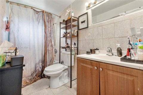 Commercial property in Miami, Florida 248.05 sq.m. № 2041136 - photo 8