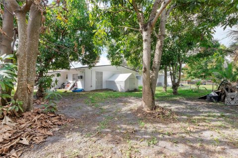 Commercial property in Miami, Florida 248.05 sq.m. № 2041136 - photo 10