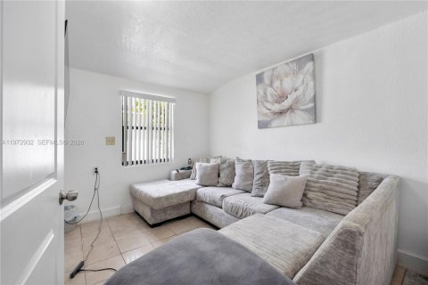 Commercial property in Miami, Florida 248.05 sq.m. № 2041136 - photo 5